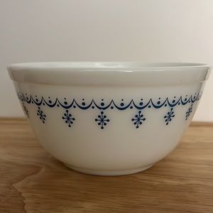 Pyrex Snowflake Garland 402 Mixing Bowl Vintage